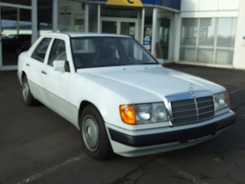 Bild des Angebotes Mercedes-Benz E 230