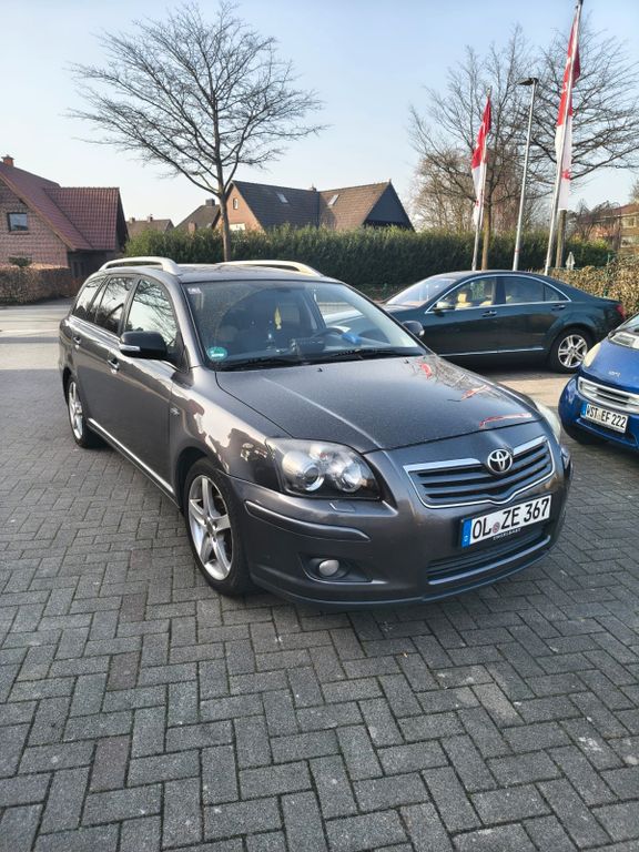 Bild des Angebotes Toyota Avensis Combi Executive 2,2-l-D-CAT Executive