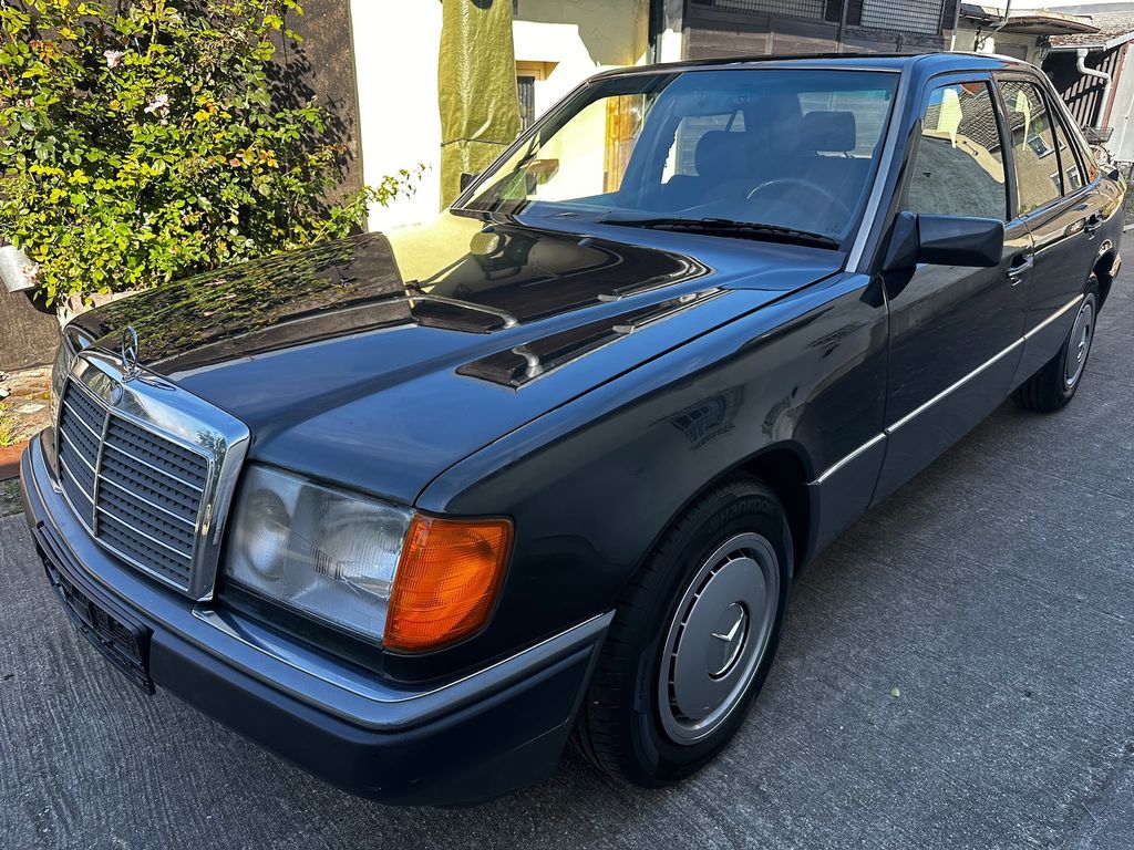 Bild des Angebotes Mercedes-Benz E 260 260 E Oldtimer*Automatik*Schiebedach