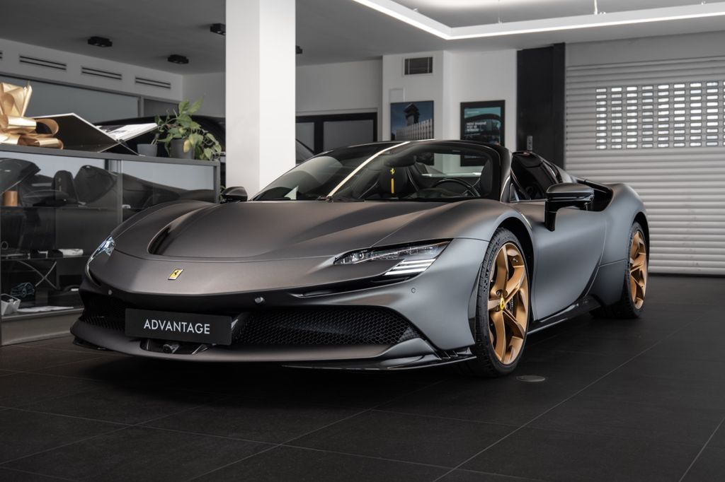 Bild des Angebotes Ferrari SF90 Spider / Matte Grigio Silverstone