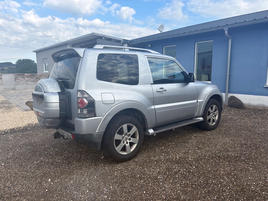 Bild des Angebotes Mitsubishi Pajero 3,2 DI-D 4WD Plus Automatik