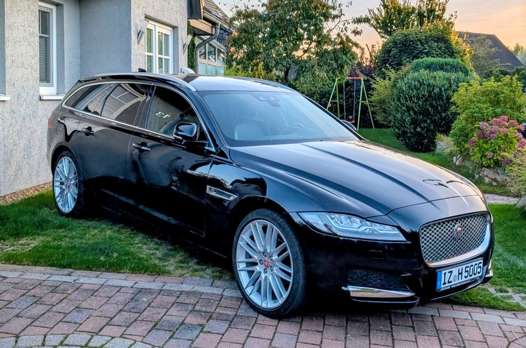 Bild des Angebotes Jaguar XF 20d Portfolio Sportbrake - Scheckheft
