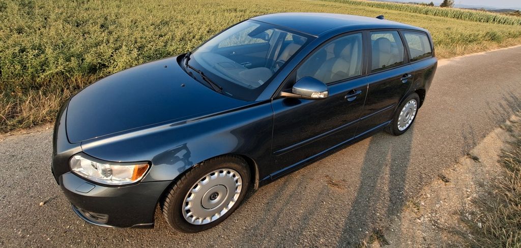 Bild des Angebotes Volvo V50 D4 Momentum Momentum  (TÜV bis 05 / 2028)