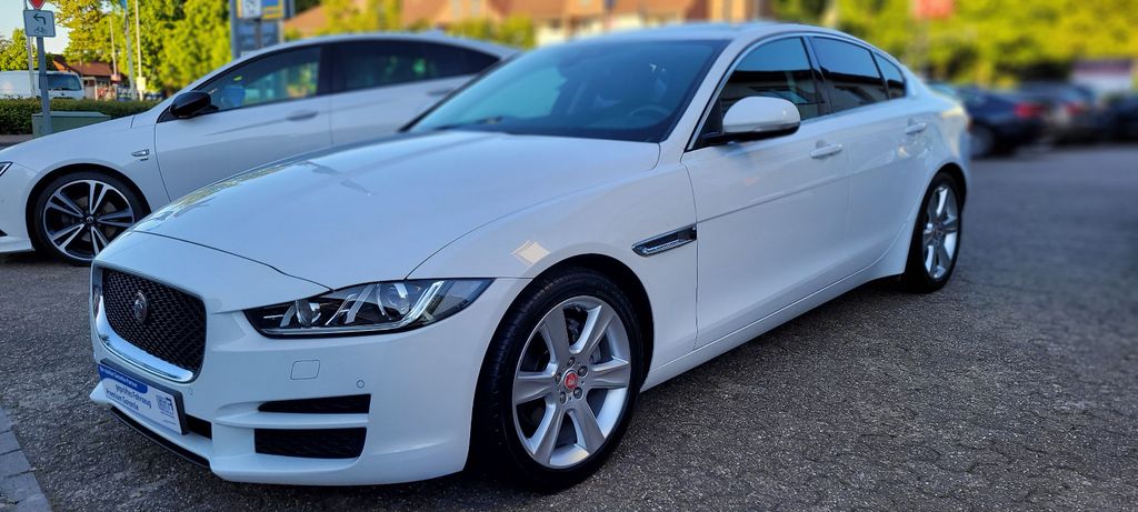 Bild des Angebotes Jaguar XE AWD 1-Hand Garantie Auto. Bi-Xenon Leder