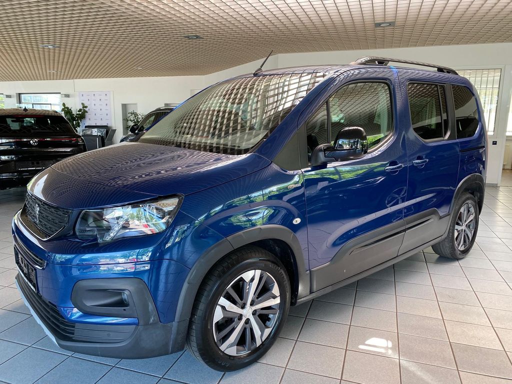 Bild des Angebotes Peugeot Rifter GT* DSG *NAVI*AHK*RFK*SHT*7 Sitzer*