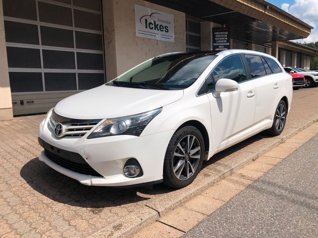 Bild des Angebotes Toyota Avensis Kombi 2.0 D4D Navi/Kamera/Panorama