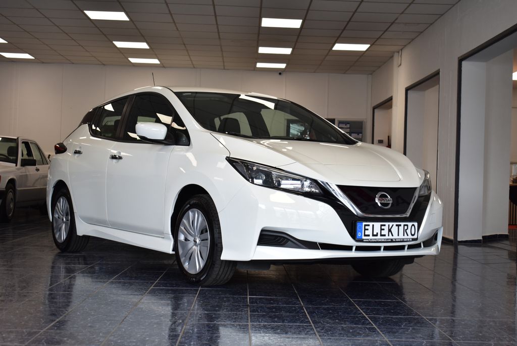 Nissan Leaf 40 kWh Visia SOH 92,4 % 1-Hand Tempomat