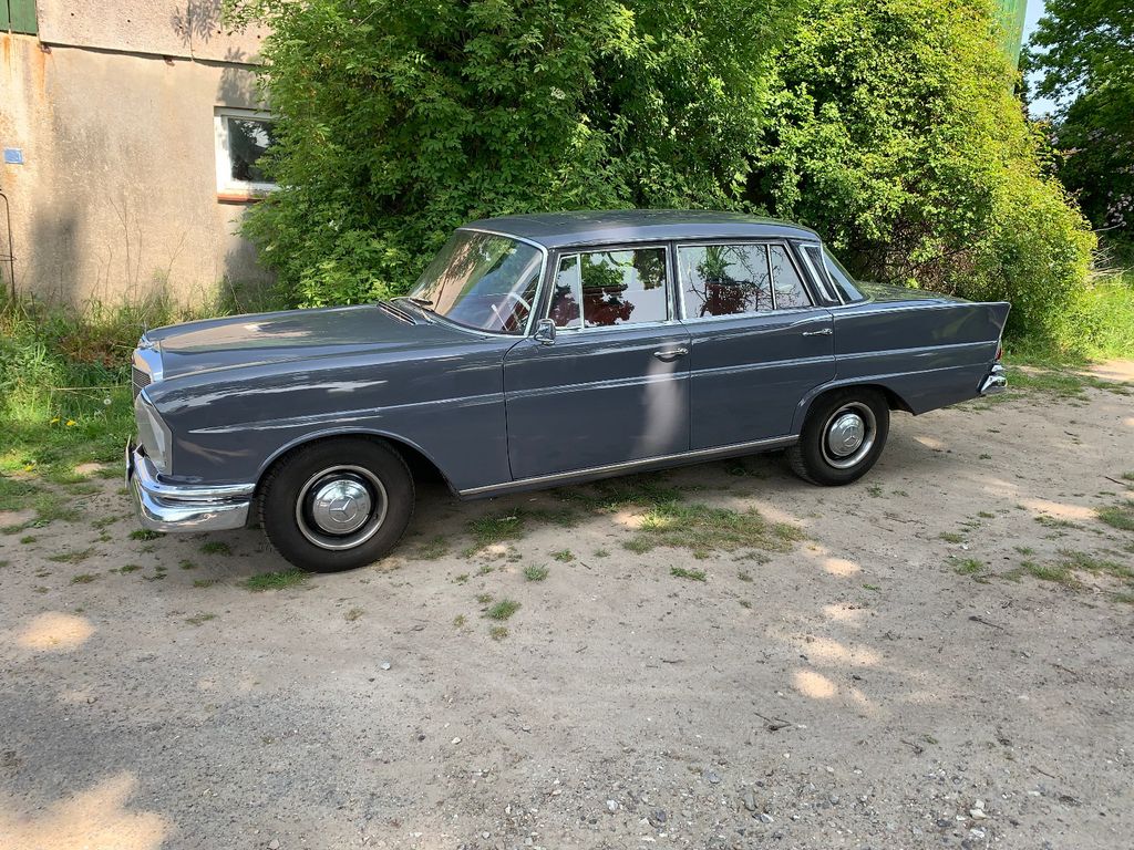 Bild des Angebotes Mercedes-Benz 220