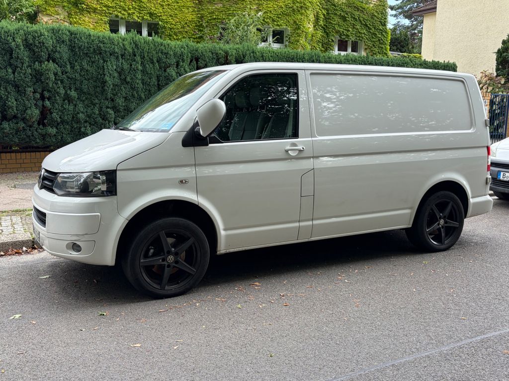 Bild des Angebotes Volkswagen VW T5 Allrad Klima 3 Sitze Flügeltüren 18 Zoll