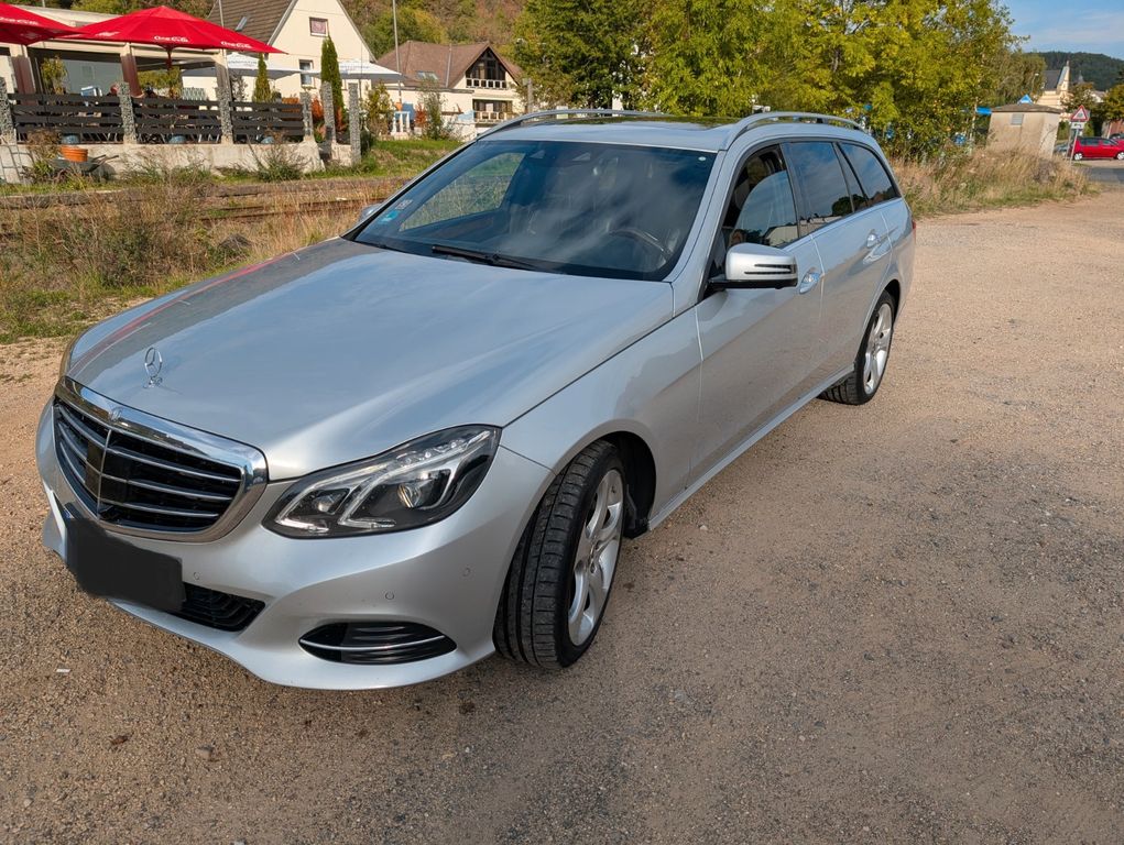 Bild des Angebotes Mercedes-Benz V6 Biturbo - E 400 4MATIC T Premium Ausstattung