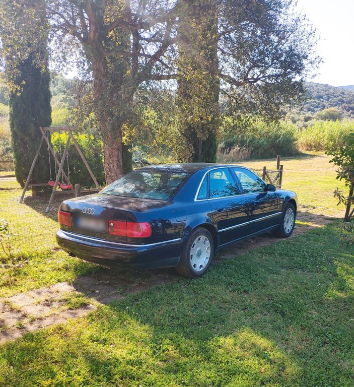 Bild des Angebotes Audi A8 2.5TDI - seltener Handschalter + Grüne Plkt.