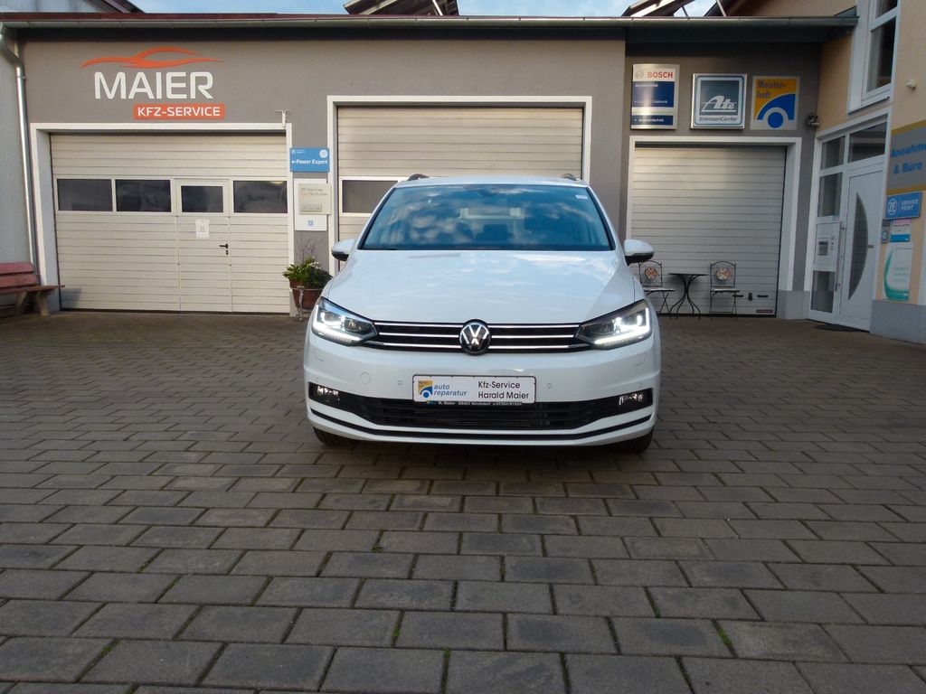 Bild des Angebotes Volkswagen Touran in weiß/grau