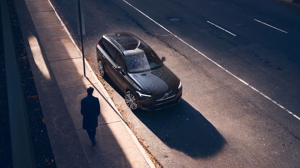 Bild des Angebotes Volvo XC90 B5 D AWD R-Design°AHK°STANDHEIZ°PANO °22"