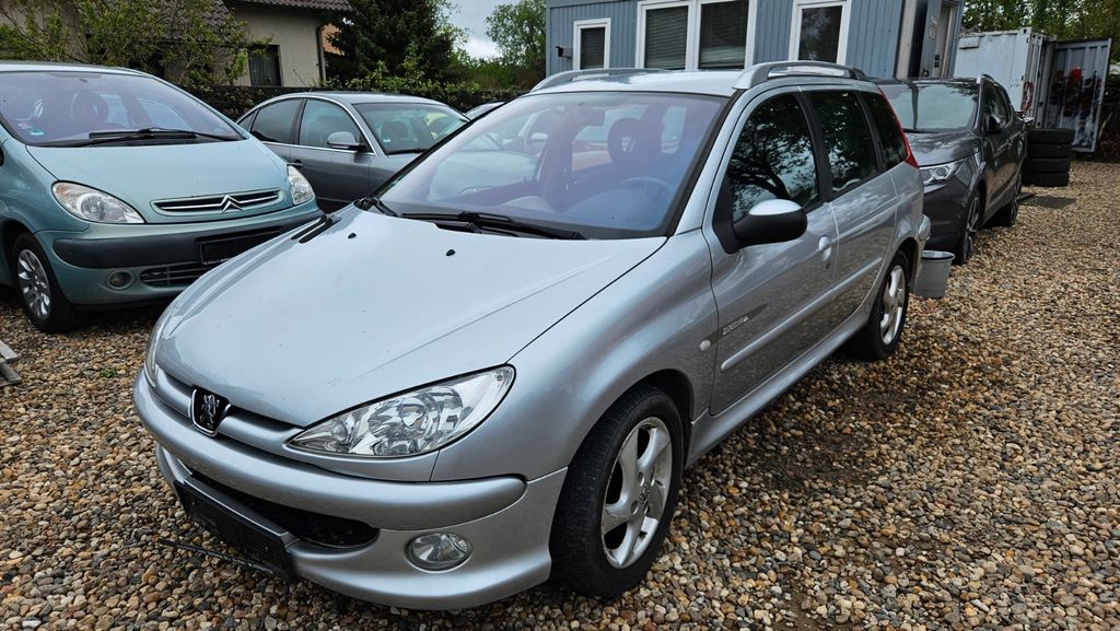Bild des Angebotes Peugeot 206 Tendance 90 ESP