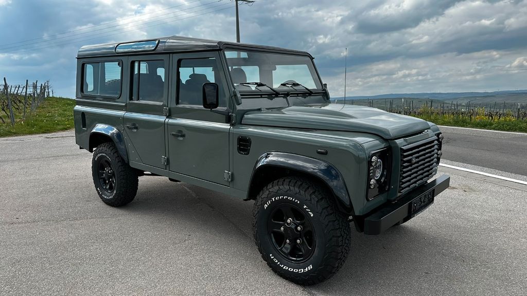 Bild des Angebotes Land Rover Defender 110 SE Station Wagon Besser wie Neu