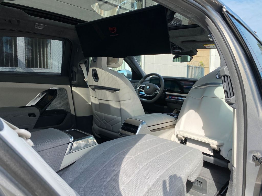 Bild des Angebotes BMW i7 xDrive 60 Fond Entertainm/Kristall/NP188.430€
