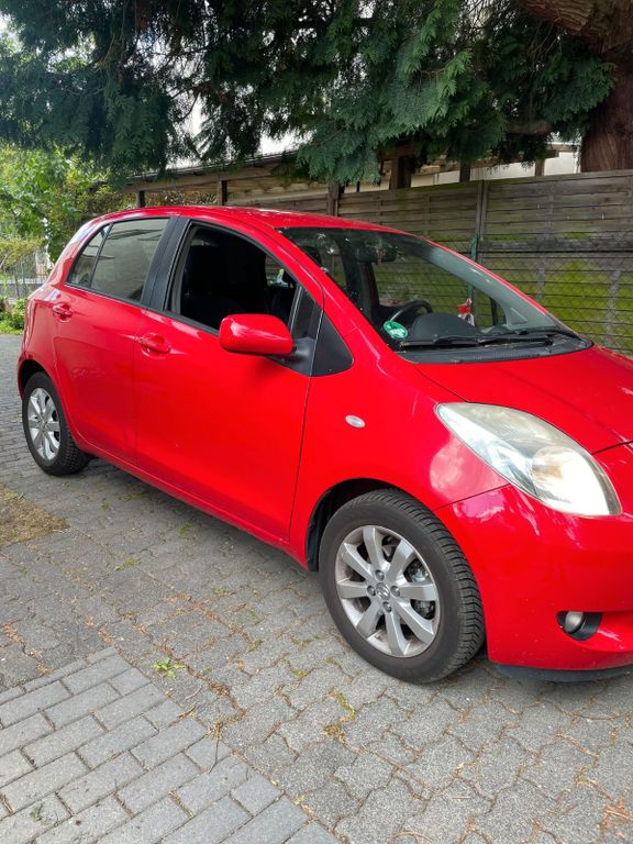 Bild des Angebotes Toyota Yaris 1,3-l-VVT-i Executive MultiMode-Getrie...