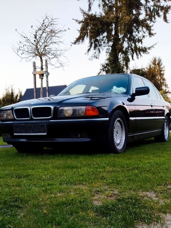 Bild des Angebotes BMW 728i - 8-fach bereift -bald ein Oldtimer