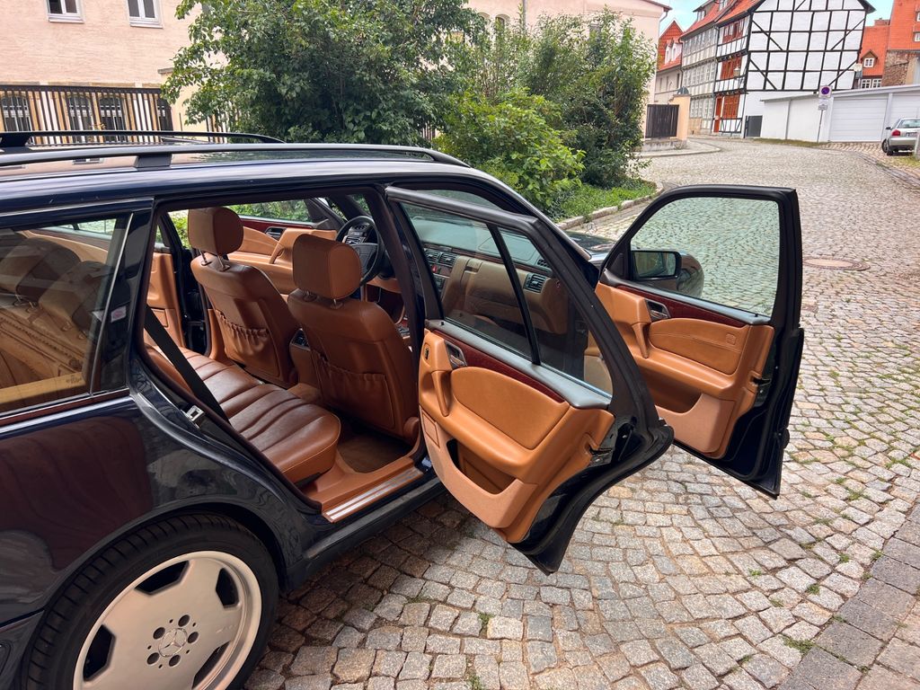 Bild des Angebotes Mercedes-Benz E 240 T CLASSIC Safran, TÜV neu, AMG-Felgen