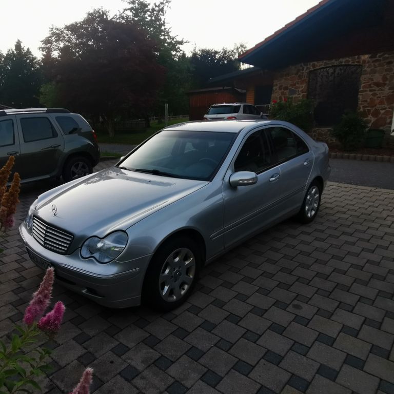 Bild des Angebotes Mercedes-Benz 240
