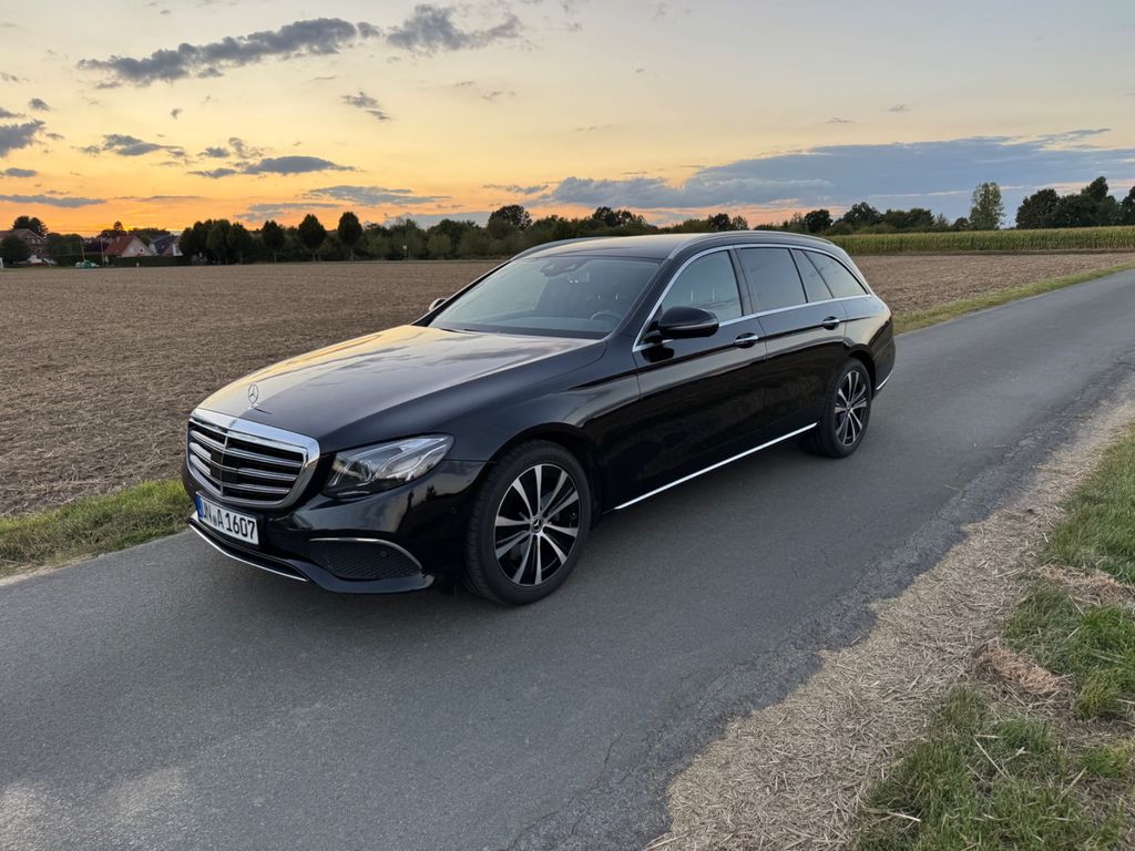 Bild des Angebotes Mercedes-Benz E 220 d 4MATIC T-Modell | Exclusiv
