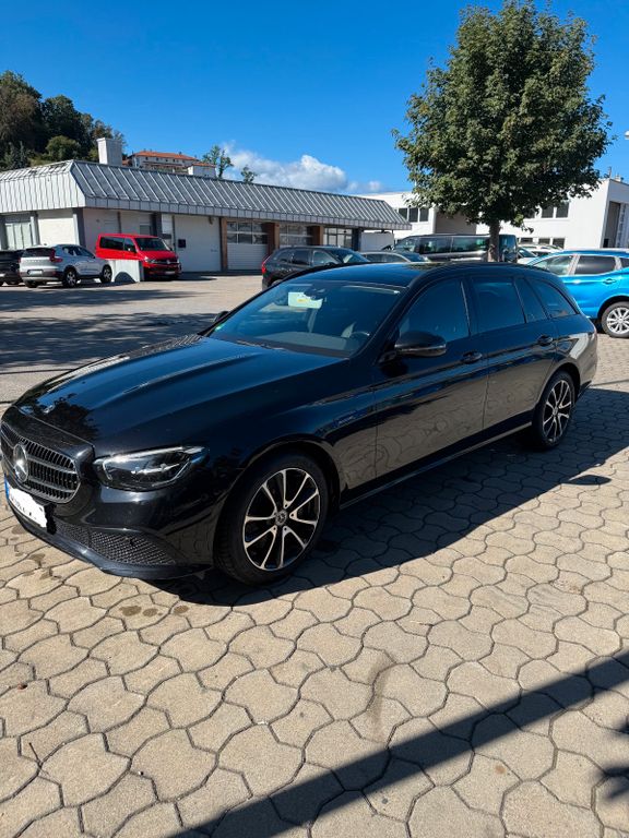 Bild des Angebotes Mercedes-Benz E 220 d 4MATIC T Autom.