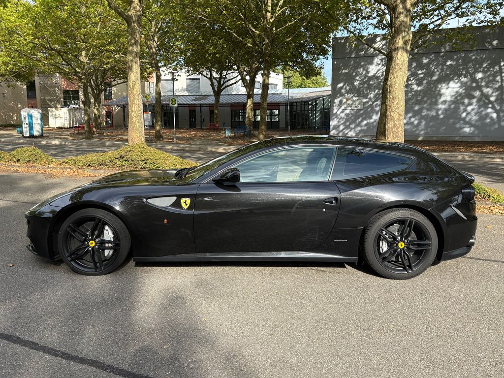 Bild des Angebotes Ferrari FF 6,3 V12 4x4 -Panorama, Lift,Beifahrerdisplay