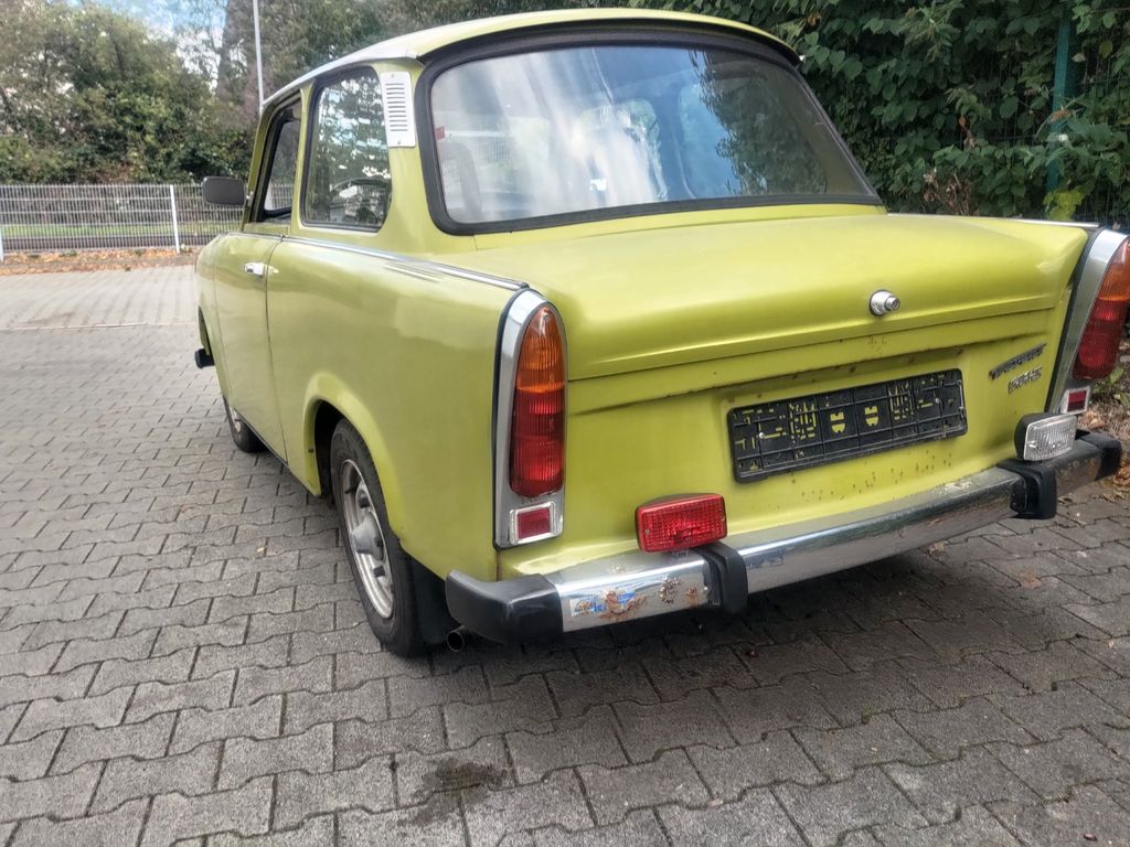 Bild des Angebotes Trabant 601 LS Panamagrün EZ 1990 Papiere Motor läuft