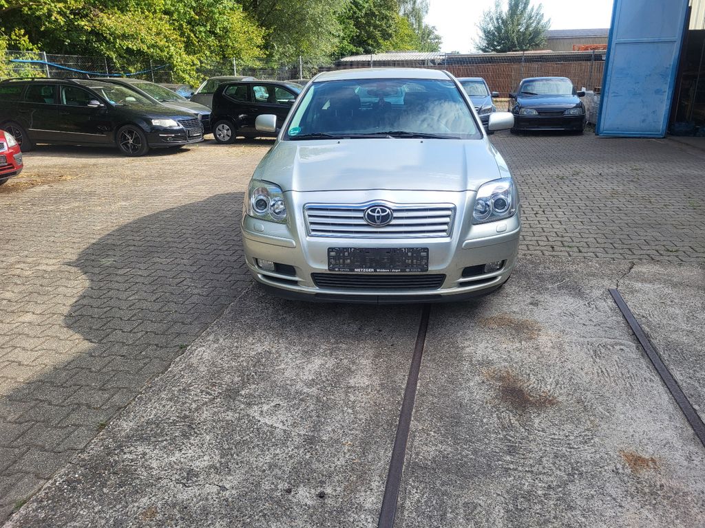 Toyota Avensis 2.0 Service Neu