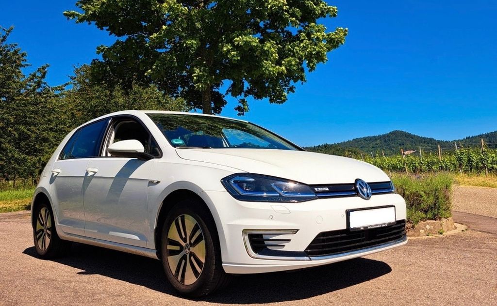 Volkswagen e-Golf 300 11/2020 58 tkm TÜV neu LED Navi SR/WR