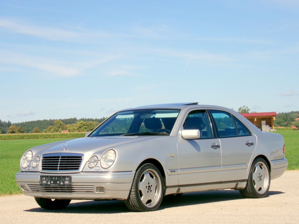 Bild des Angebotes Mercedes-Benz E320 4Matic W210 Avantgarde Service-NEU! TÜV3/27