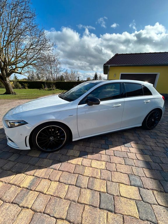 Bild des Angebotes Mercedes-Benz A 180 AMG Line Edition