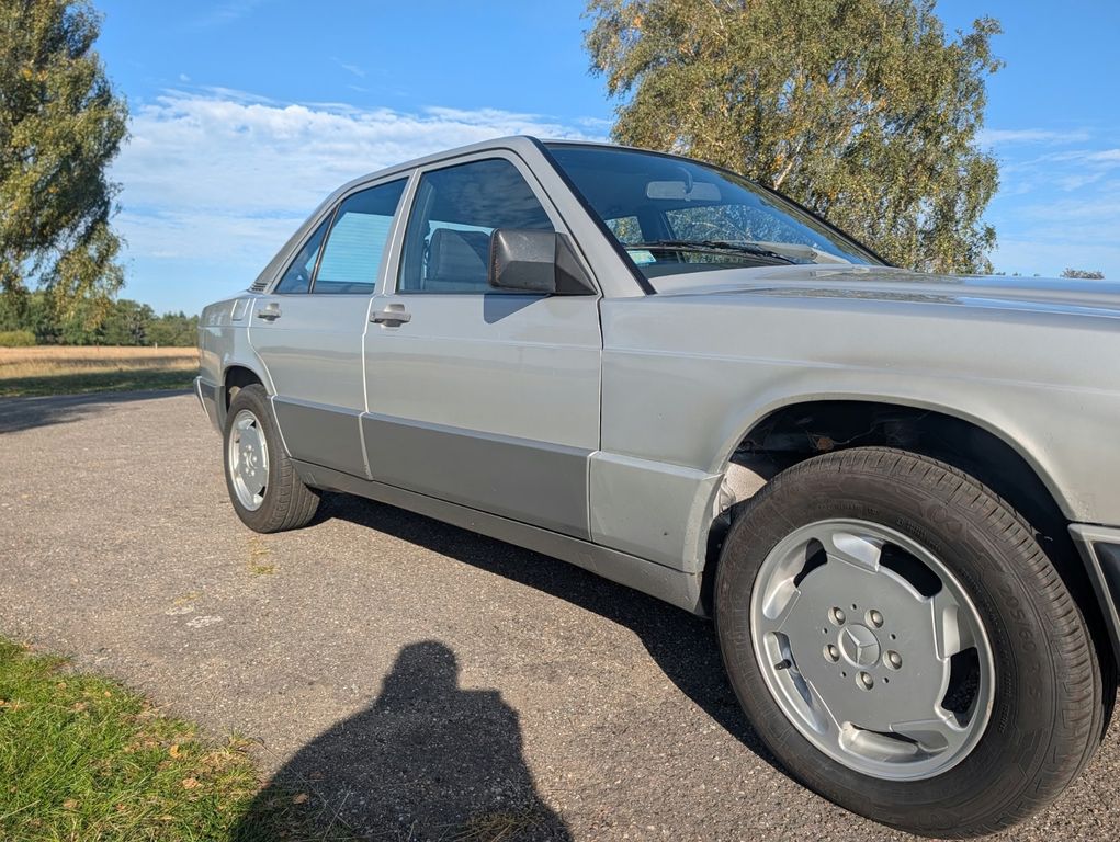 Mercedes-Benz 190