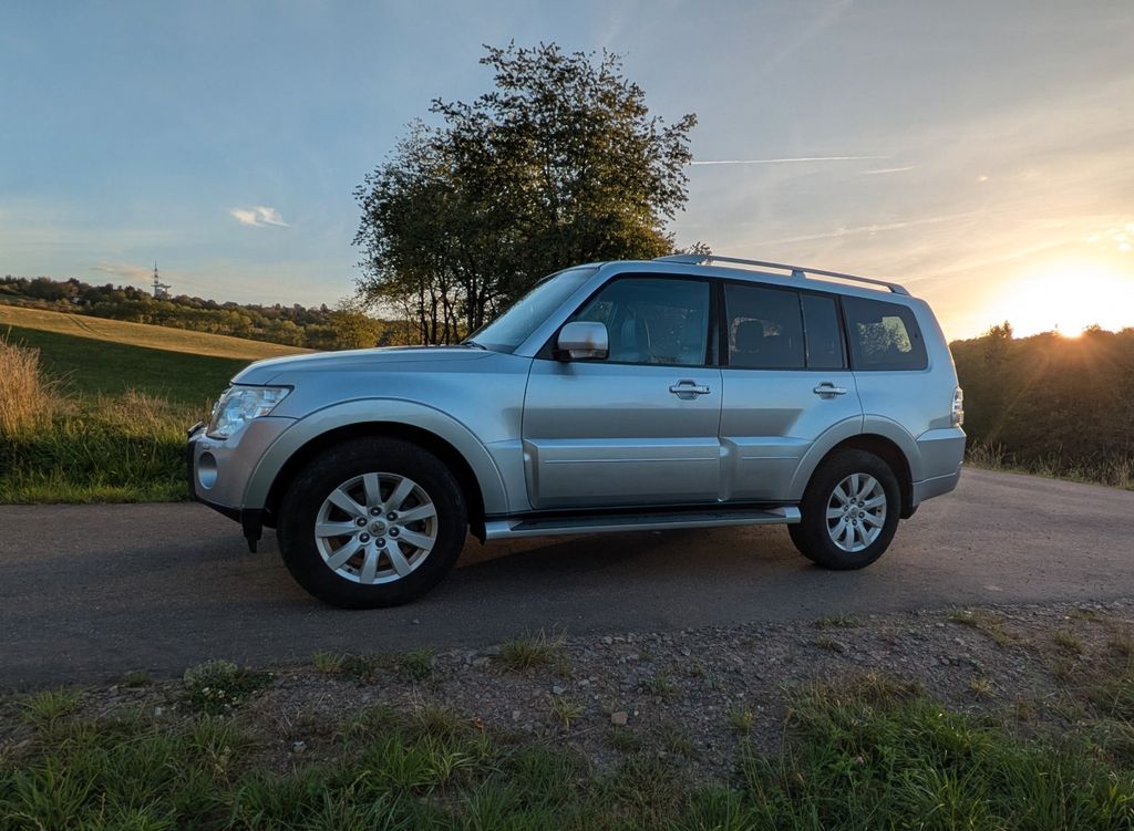 Bild des Angebotes Mitsubishi Pajero 3,2 DI-D 4WD Instyle Automatik Instyle