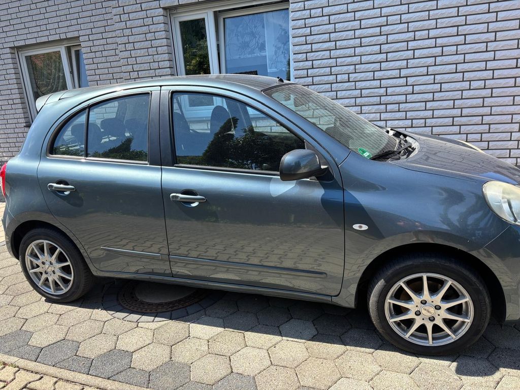 Nissan Almera