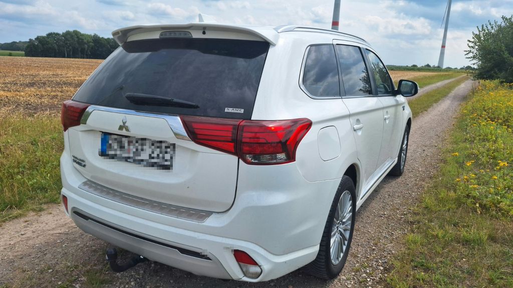 Bild des Angebotes Mitsubishi Outlander 2.4 MIVEC PLUG-IN HYBRID 4WD Top Top