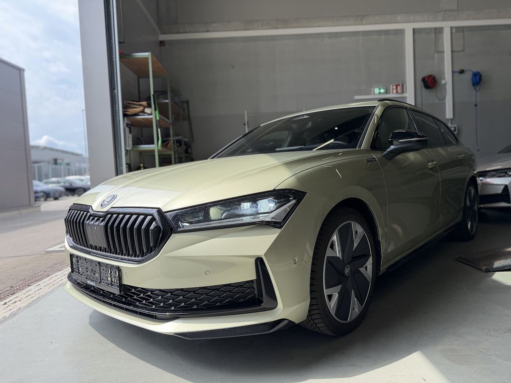 Bild des Angebotes Skoda Superb Combi 2.0TSI Sportline Sthzg HeadUp AHK P