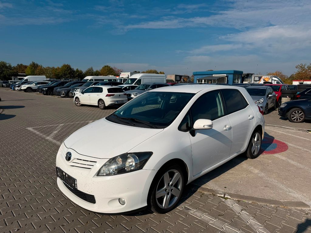 Toyota Auris Club