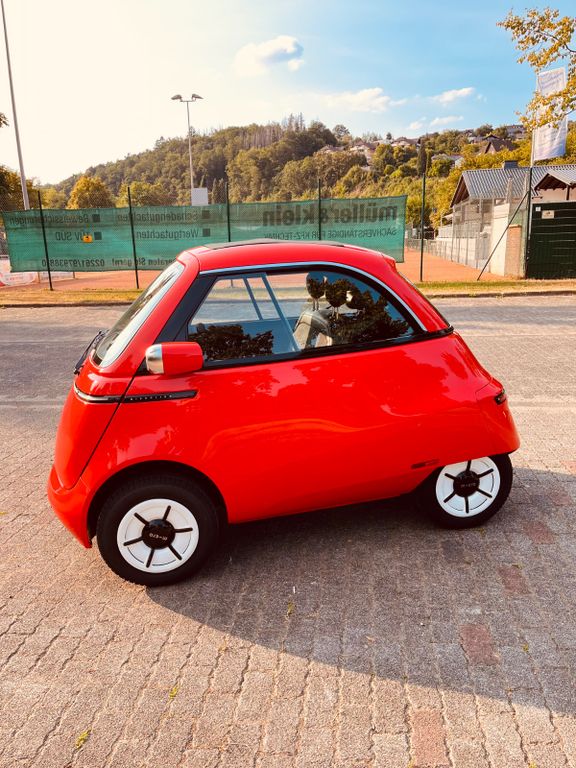 Bild des Angebotes Microlino Dolce 10,5 kWh 90 kmh Milano red Premium Paket