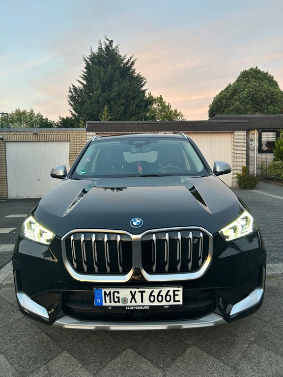 Bild des Angebotes BMW iX1 xDrive30 AHK, Panorama Dach, x-line, premium