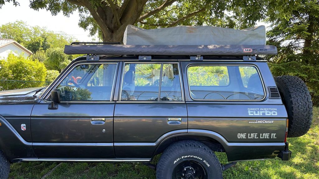 Toyota Land Cruiser HJ61