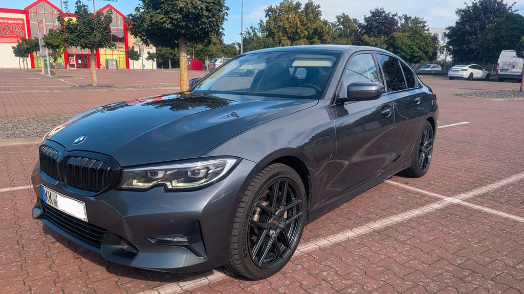 Bild des Angebotes BMW 330e Sport Line Automatik