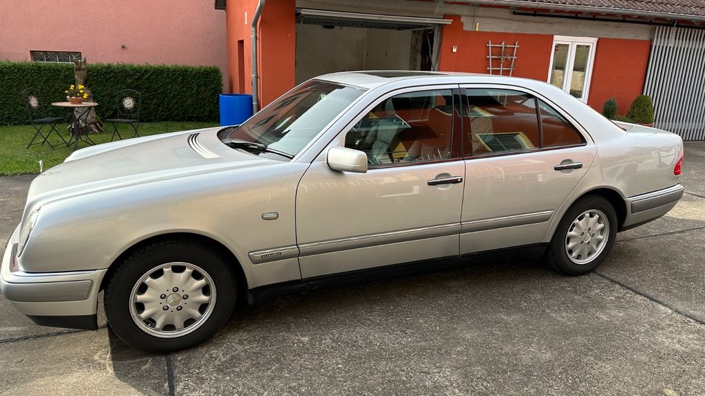 Bild des Angebotes Mercedes-Benz E 230 ELEGANCE Elegance