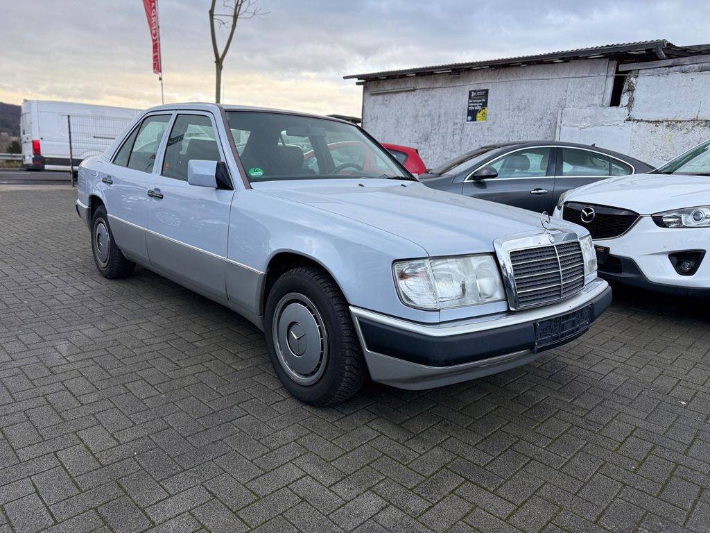 Bild des Angebotes Mercedes-Benz 200 D/ Oldtimer/TÜV Neu