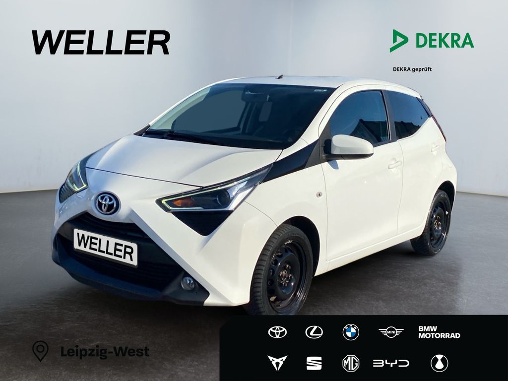 Bild des Angebotes Toyota Aygo x-play club *CarPlay*CAM*LMF*BT*Klima*Color