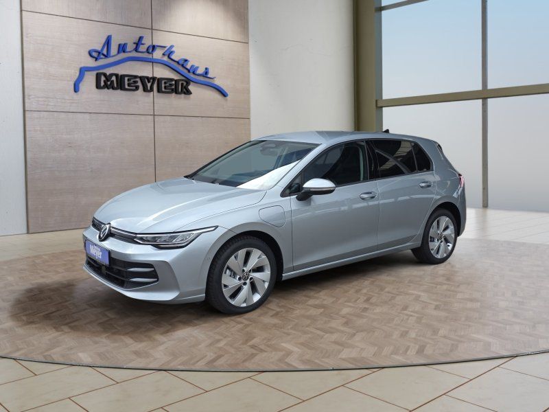 Bild des Angebotes Volkswagen Golf 1.5 eHybrid 17*Alu/LED/Kamera/Keyless/Winte