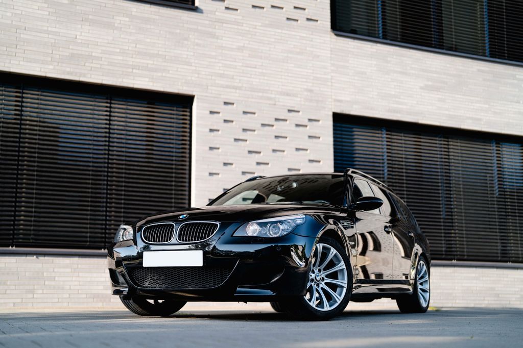 Bild des Angebotes BMW M5 Touring Scheckheft. SMG & Lagerschalen neu