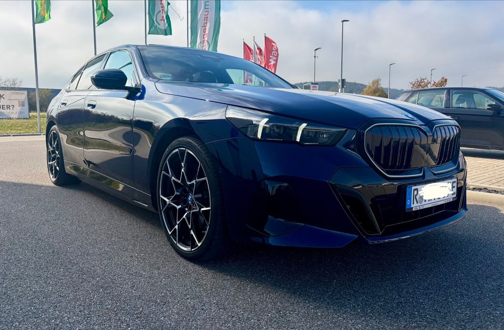 Bild des Angebotes BMW 550e xDrive M Performance 943M, Panorama, AHK