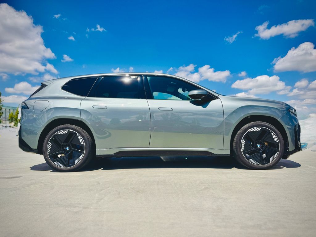Bild des Angebotes BMW iX3 50 M xDrive Topausstattung, Eucalyptus Green