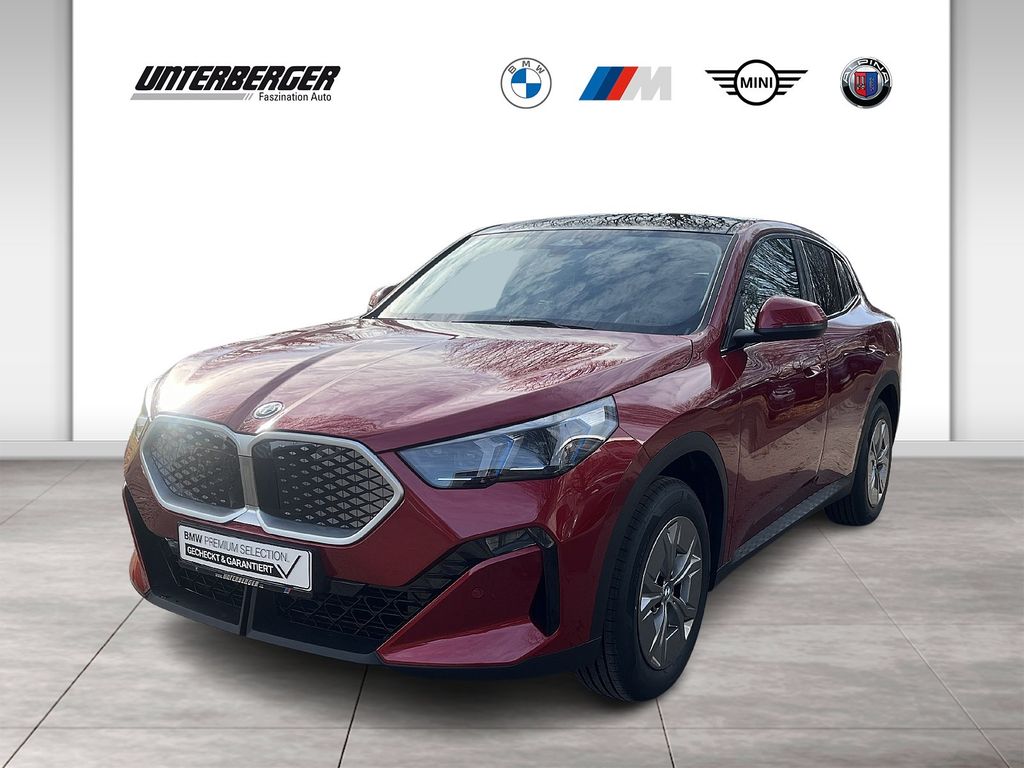 Bild des Angebotes BMW iX2 eDrive20 DAB LED Pano.Dach Komfortzg. AHK
